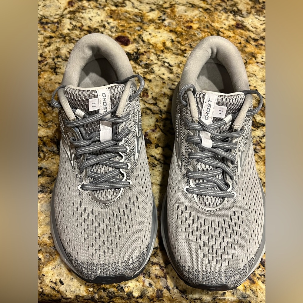 Brooks Ghost 11 1202771B028 Gray Running Shoes Sneakers Size 10 Like New, Gray